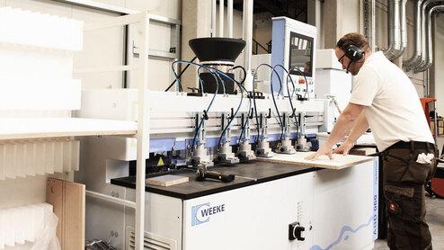 Computergestützte Materialfertigung wird nach der Produktion von #Branche1# kontrolliert.