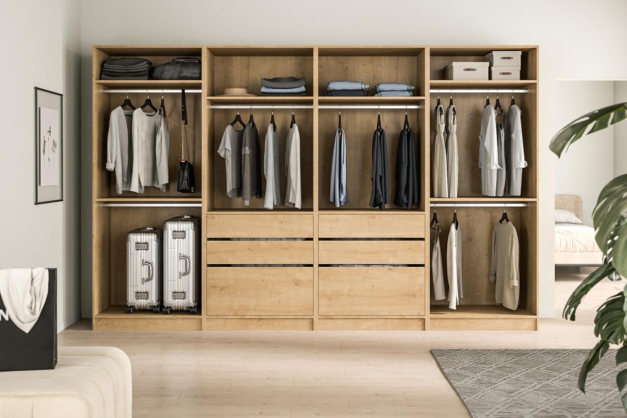 Maßgefertigter Holzkleiderschrank offenbart durchdachte Fächer, Schubladen und Kleiderstangen, umkleidet von warmen Holztönen.