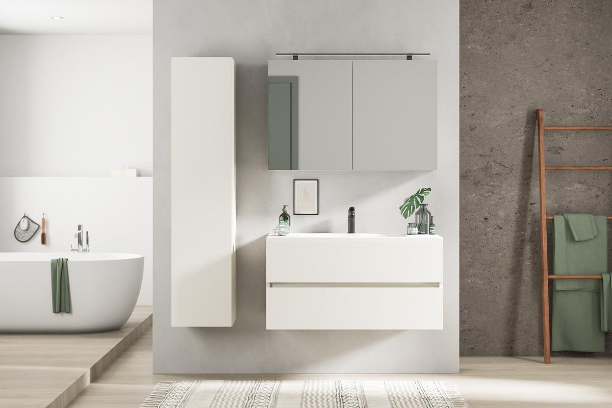 Maßgefertigtes Bad mit schlichtem weißen Waschtisch, Spiegelschrank und betonfarbenen Wänden für einen modernen, puristischen Look.