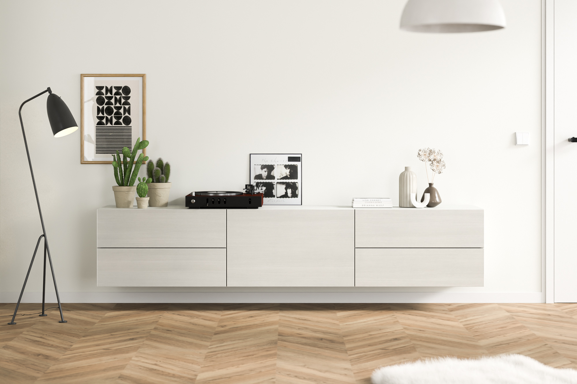 Ein maßangefertigtes, wandmontiertes Hängeboard in schlichtem Weiß, ergänzt durch zeitgenössische Deko und Grünpflanzen, fügt sich nahtlos in ein gemütliches Wohnambiente ein.