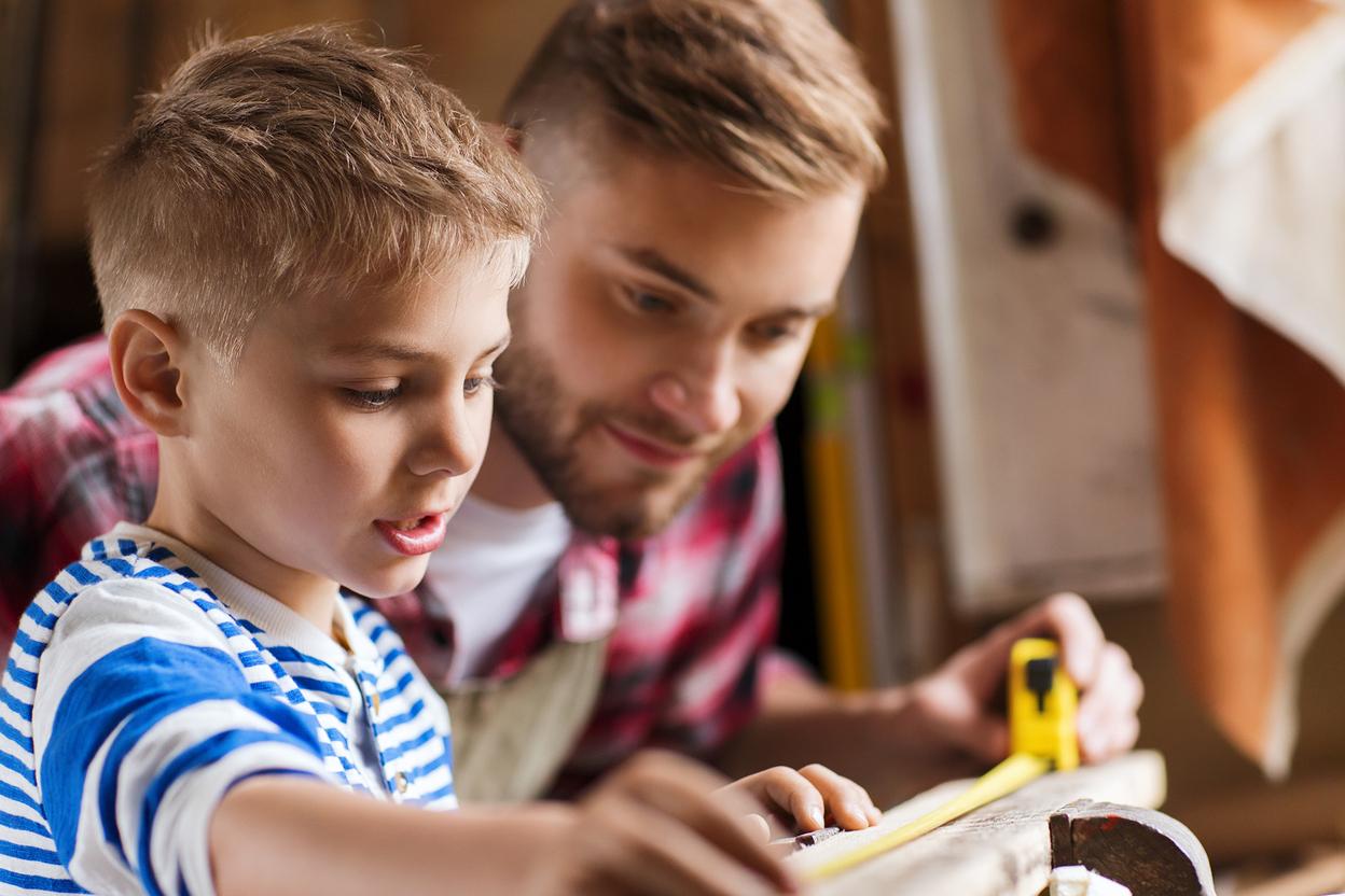 Kleiner Junge und älterer Junge